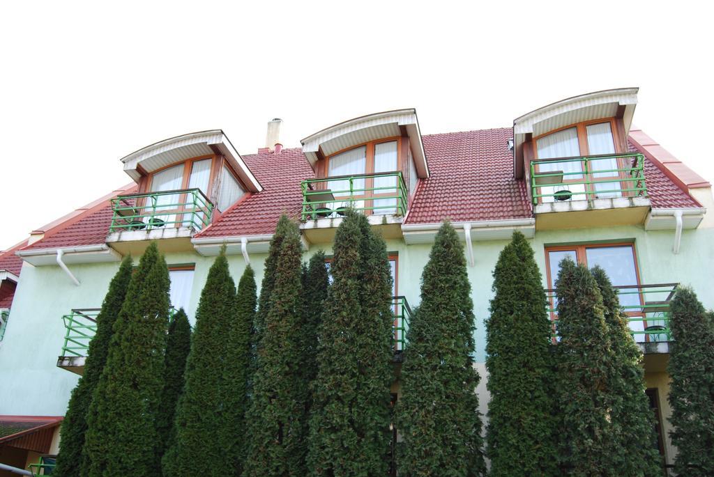 Hotel Paar Szieszta Дьёр Экстерьер фото
